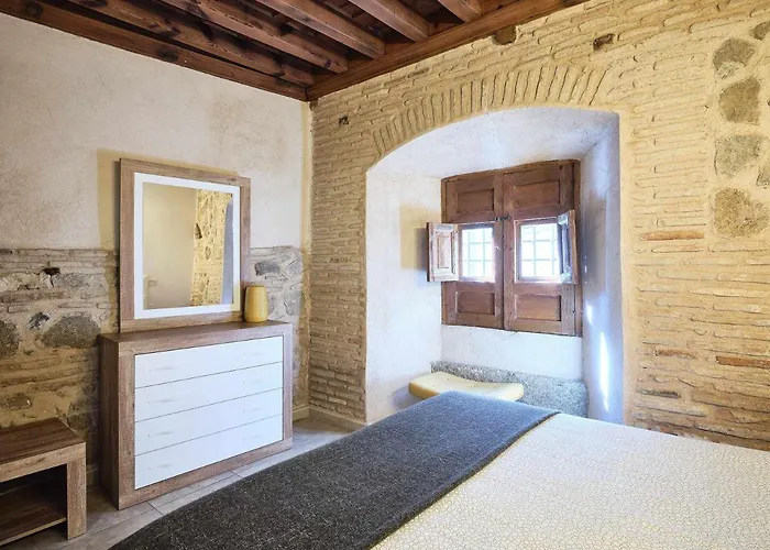 La Casa del Lirón by Toledo AP